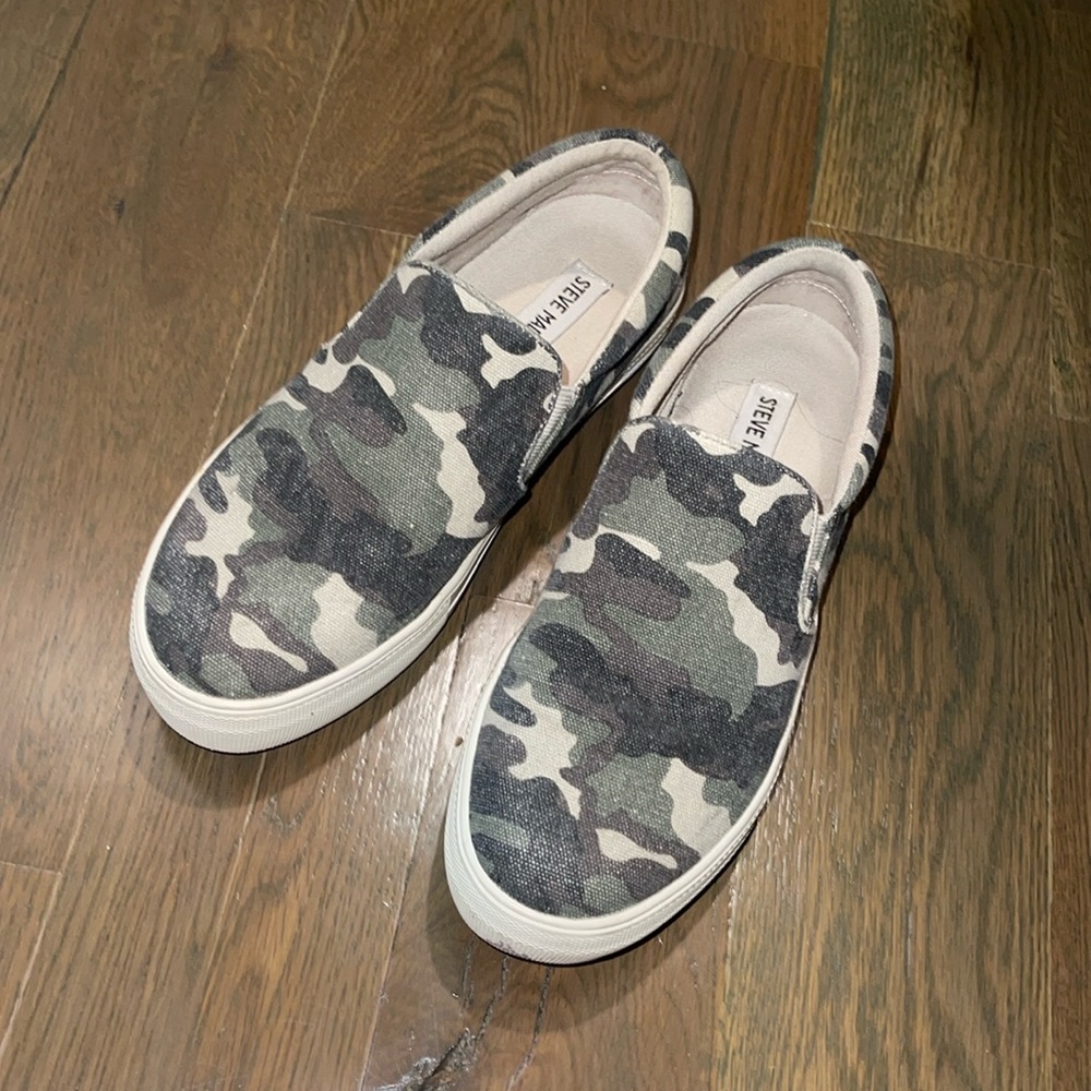 Camo Steve Madden slide on shoes worn 3 times